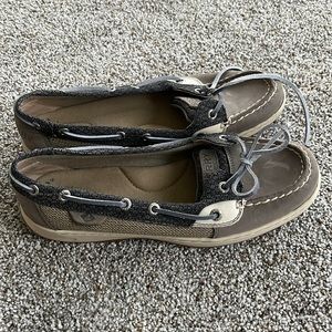 Navy/Tan Sperry shoes! Only worn a handful of times!!